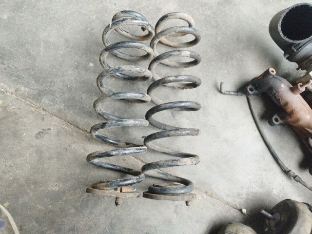 bontott SKODA YETI Hátsó Rugó Pár