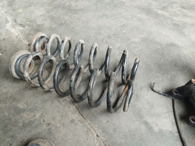 bontott SKODA YETI Hátsó Rugó Pár