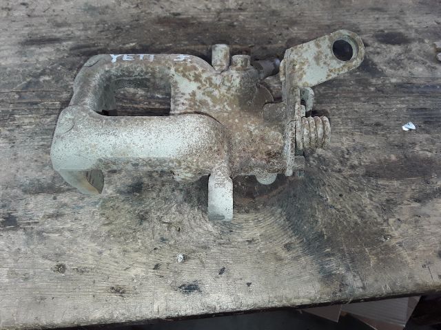 bontott SKODA YETI Jobb hátsó Féknyereg Munkahengerrel