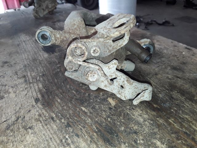 bontott SKODA YETI Jobb hátsó Féknyereg Munkahengerrel