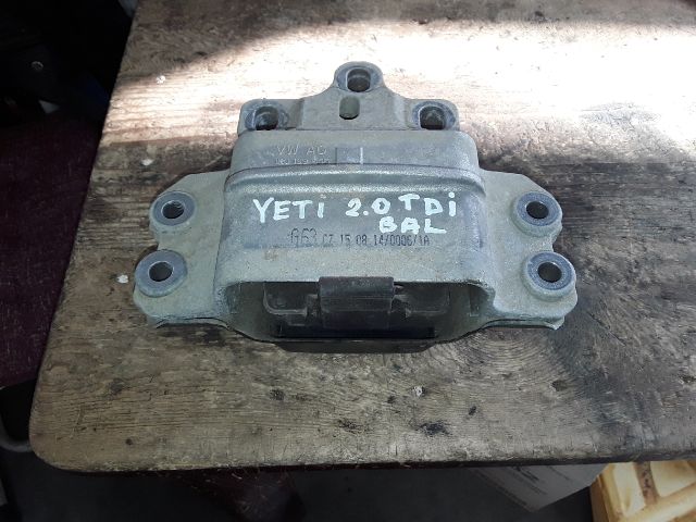 bontott SKODA YETI Motor Tartó Bak Bal