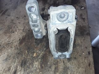 bontott SKODA YETI Motor Tartó Bak Jobb