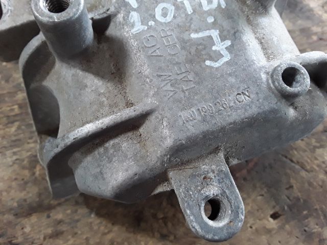 bontott SKODA YETI Motor Tartó Bak Jobb