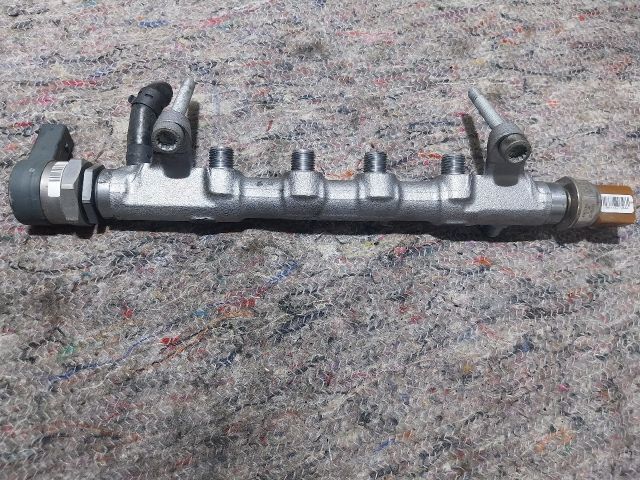 bontott SKODA YETI Porlasztó Sor / Híd