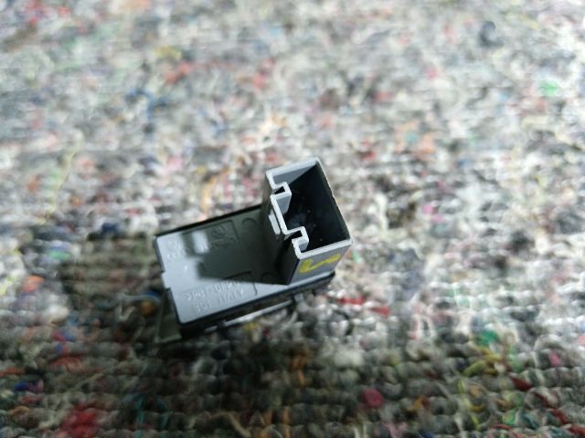 bontott SKODA YETI Bal első Ablakemelő Kapcsoló