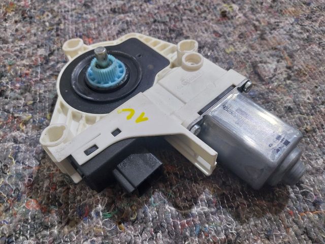 bontott SKODA YETI Bal első Ablakemelő Motor