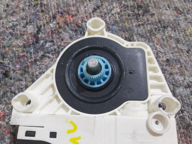 bontott SKODA YETI Bal első Ablakemelő Motor