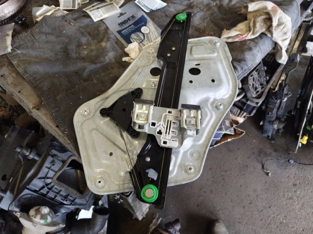 bontott SKODA YETI Bal első Ablakemelő Szerkezet (Elektromos)