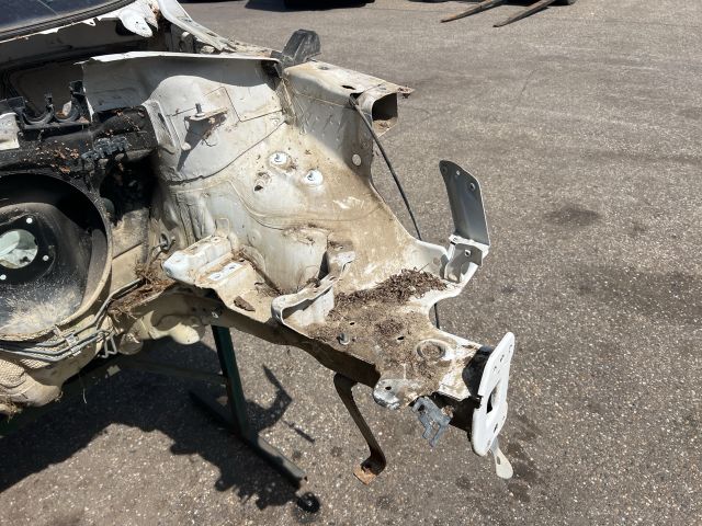 bontott SKODA YETI Bal első Negyed Karosszéria Csomag