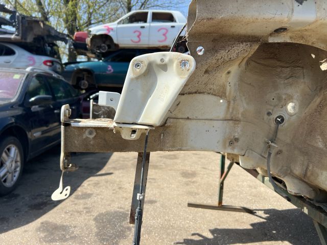 bontott SKODA YETI Bal első Negyed Karosszéria Csomag