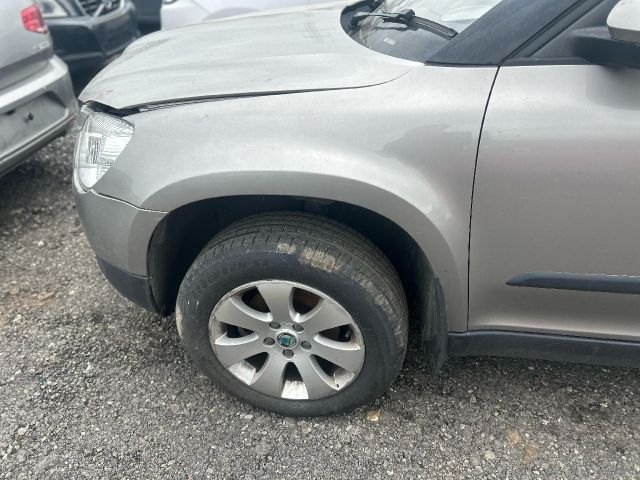 bontott SKODA YETI Bal első Sárvédő