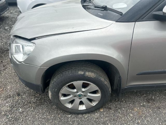 bontott SKODA YETI Bal első Sárvédő