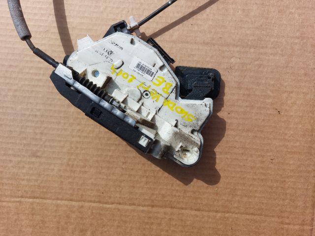 bontott SKODA YETI Bal első Zárbetét