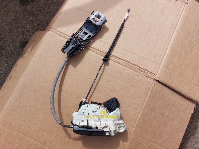 bontott SKODA YETI Bal első Zárbetét