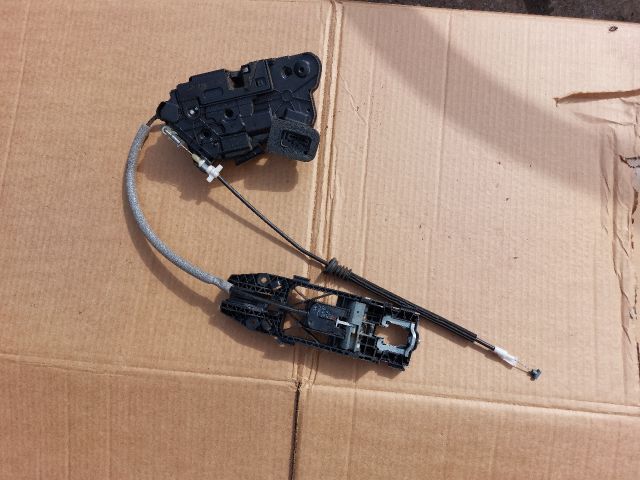 bontott SKODA YETI Bal első Zárbetét