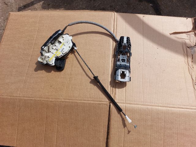 bontott SKODA YETI Bal első Zárbetét