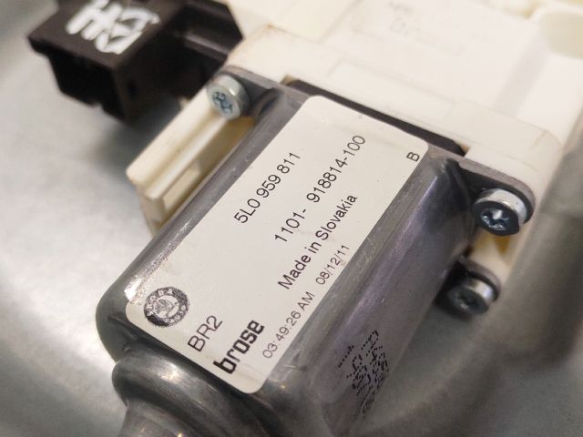 bontott SKODA YETI Bal hátsó Ablakemelő Szerkezet (Elektromos)