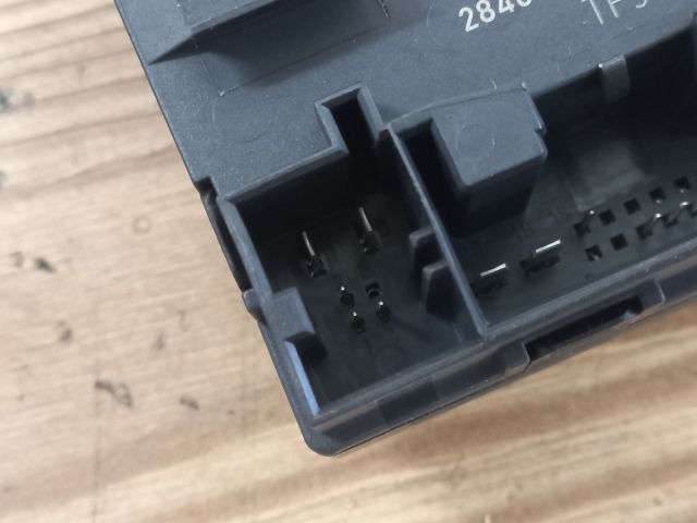 bontott SKODA YETI Bal hátsó Ajtó Vezérlőegység