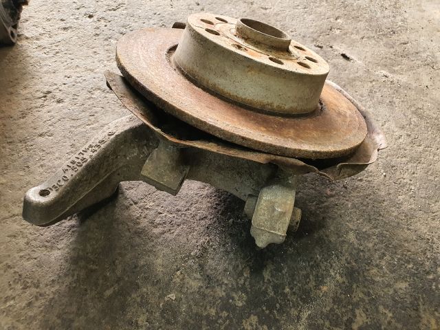 bontott SKODA YETI Bal hátsó Csonkállvány Kerékaggyal