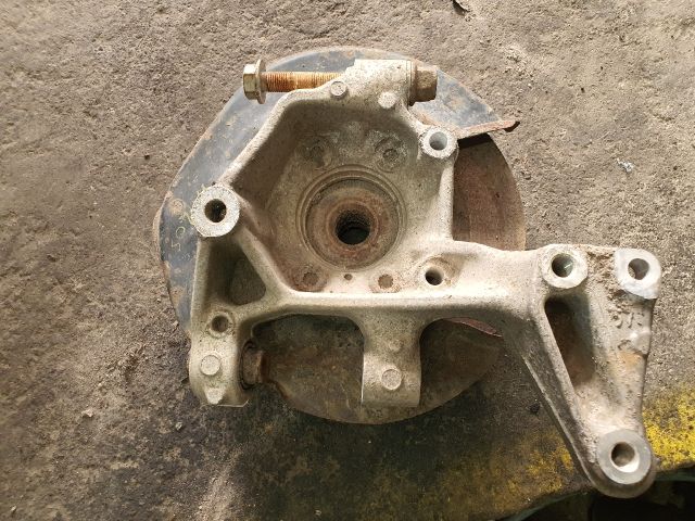 bontott SKODA YETI Bal hátsó Csonkállvány Kerékaggyal