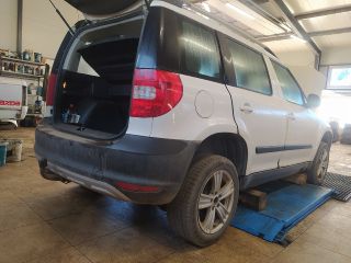 bontott SKODA YETI Bal hátsó Dobbetét (Kerékjárati, Műanyag)