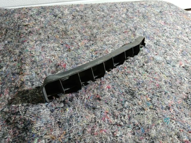 bontott SKODA YETI Bal hátsó Oldal Lökhárító Tartó (Műanyag)