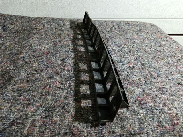 bontott SKODA YETI Bal hátsó Oldal Lökhárító Tartó (Műanyag)