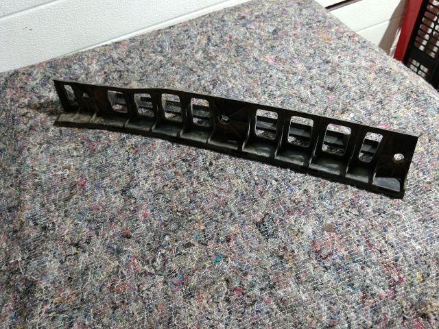 bontott SKODA YETI Bal hátsó Oldal Lökhárító Tartó (Műanyag)