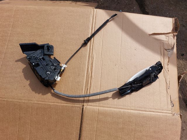 bontott SKODA YETI Bal hátsó Zárbetét