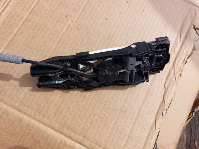 bontott SKODA YETI Bal hátsó Zárbetét