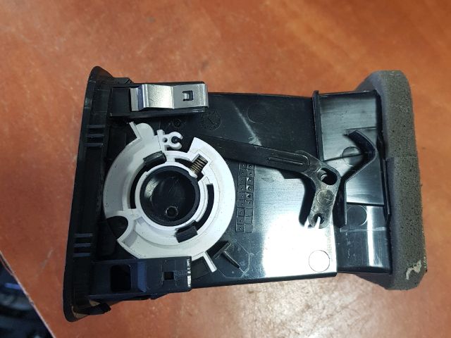 bontott SKODA YETI Bal Szellőző