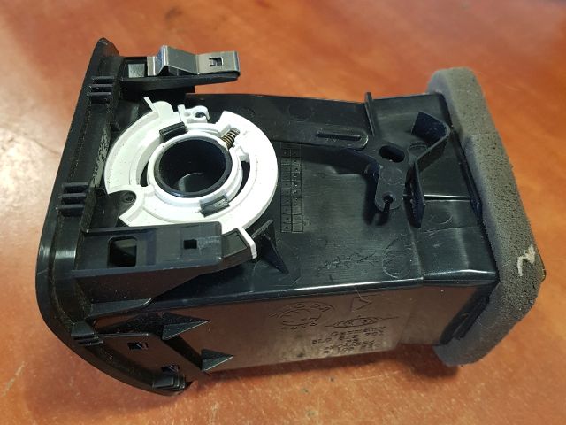 bontott SKODA YETI Bal Szellőző