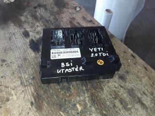 bontott SKODA YETI Biztosítéktábla Utastér