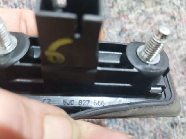 bontott SKODA YETI Csomagtérajtó Kilincs