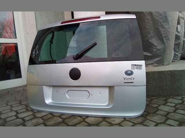 bontott SKODA YETI Csomagtérajtó (Részeivel)