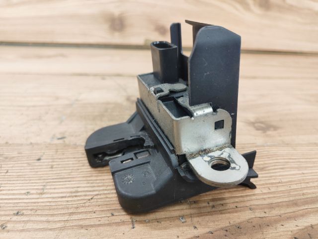 bontott SKODA YETI Csomagtérajtó Zárszerkezet