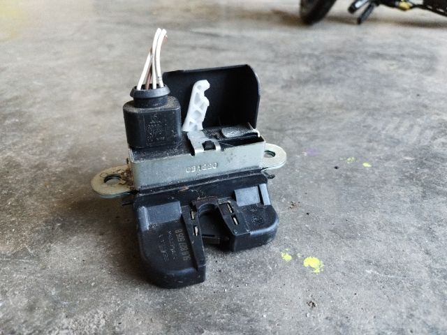 bontott SKODA YETI Csomagtérajtó Zárszerkezet