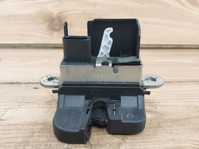 bontott SKODA YETI Csomagtérajtó Zárszerkezet