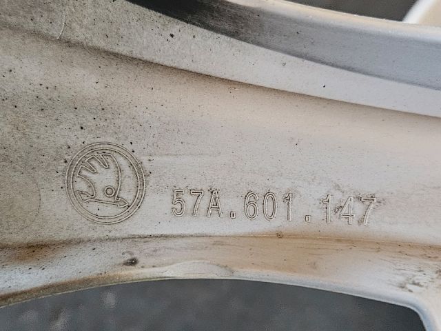 bontott SKODA YETI Dísztárcsa Szett