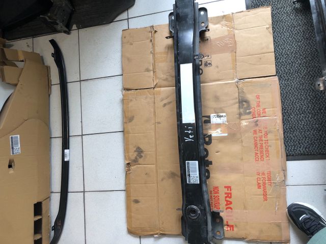 bontott SKODA YETI Első Lökhárító Merevítő (Fém)