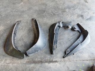 bontott SKODA YETI Első Sárvédő Gumi Pár