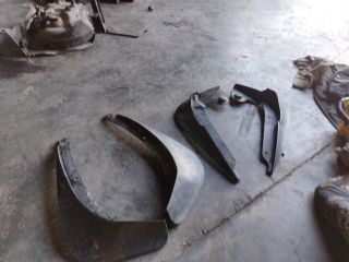 bontott SKODA YETI Első Sárvédő Gumi Pár