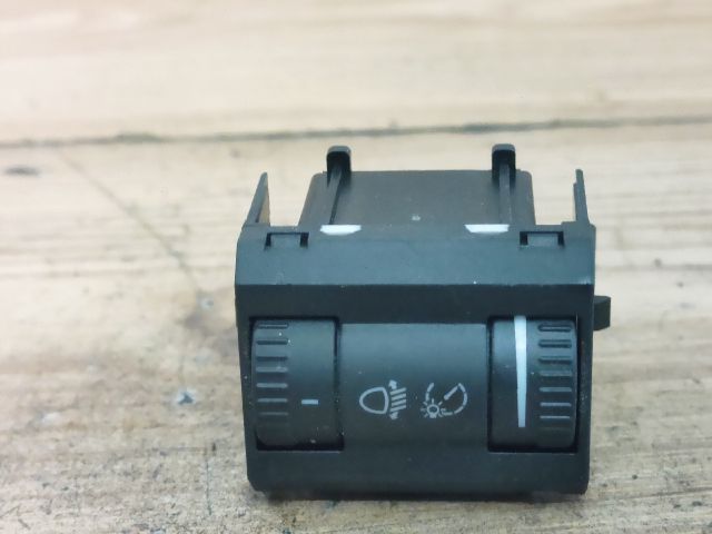 bontott SKODA YETI Fényszórómagasság Állító Kapcsoló