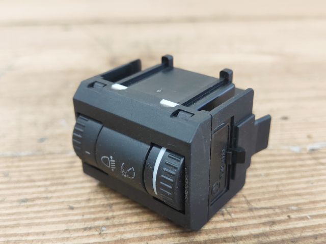 bontott SKODA YETI Fényszórómagasság Állító Kapcsoló