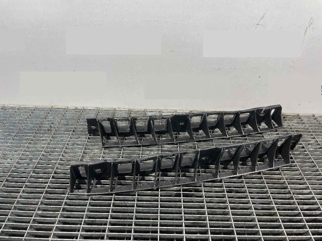 bontott SKODA YETI Hátsó középső Lökhárító Tartó (Műanyag)