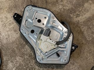 bontott SKODA YETI Jobb első Ablakemelő Szerkezet (Elektromos)