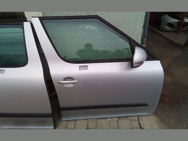 bontott SKODA YETI Jobb első Ajtó (Részeivel)