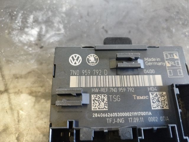 bontott SKODA YETI Jobb első Ajtó Vezérlőegység