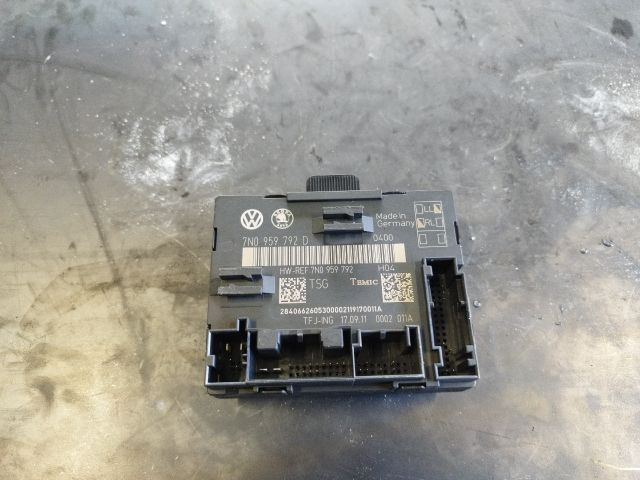 bontott SKODA YETI Jobb első Ajtó Vezérlőegység