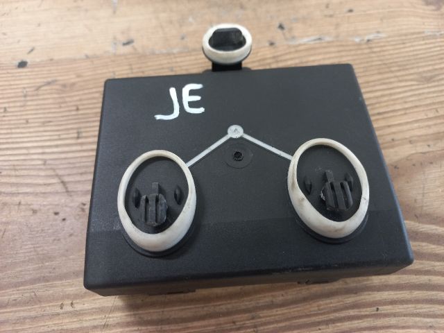 bontott SKODA YETI Jobb első Ajtó Vezérlőegység